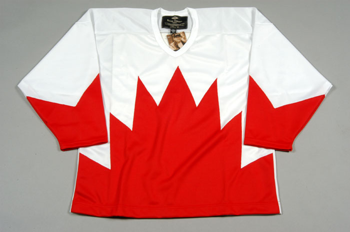 Team Canada 1972 Commemorative Replica Hockey Jersey (Away-White) Size M,  Jerseys -  Canada
